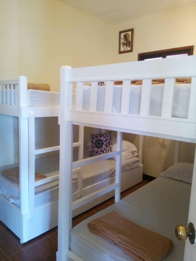 Hotel Casa De Miguelitos Tagaytay City Esterno foto