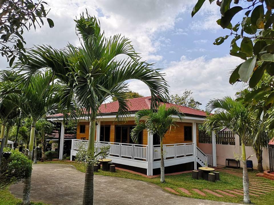 Hotel Casa De Miguelitos Tagaytay City Esterno foto